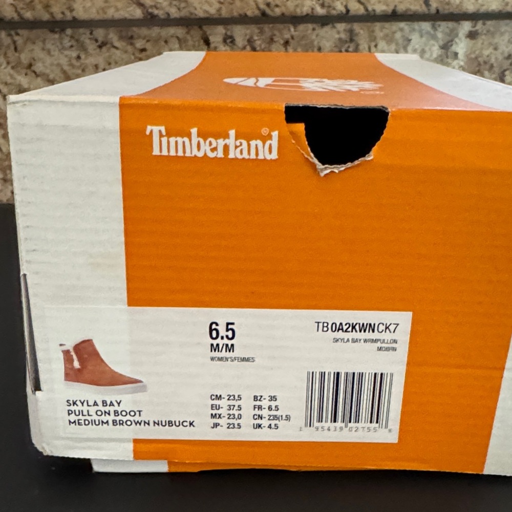 BNWT Timberland Tan Suede Fur-Lined Boots - Picture 8 of 8